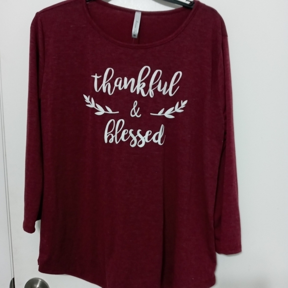 Thankful & Blessed 3/4 Sleeve Maroon T shirt Rounded hem - Picture 2 of 6